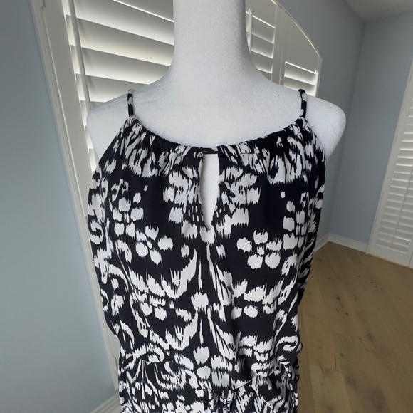 Black & White Geometric Pattern Maxi Dress Size 6 - Picture 6 of 11